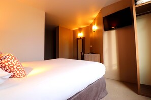Desk, blackout curtains, soundproofing, iron/ironing board - Hotel de la Gare Brest  (Brest)