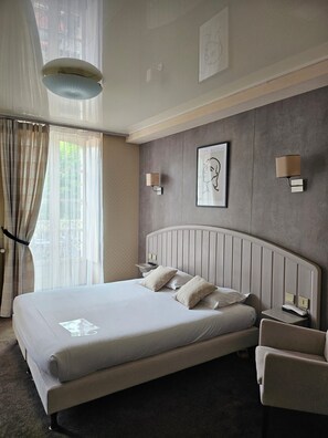 Superior Double or Twin Room | Individually decorated, blackout drapes, soundproofing - Hotel Marguerite (Dinan)