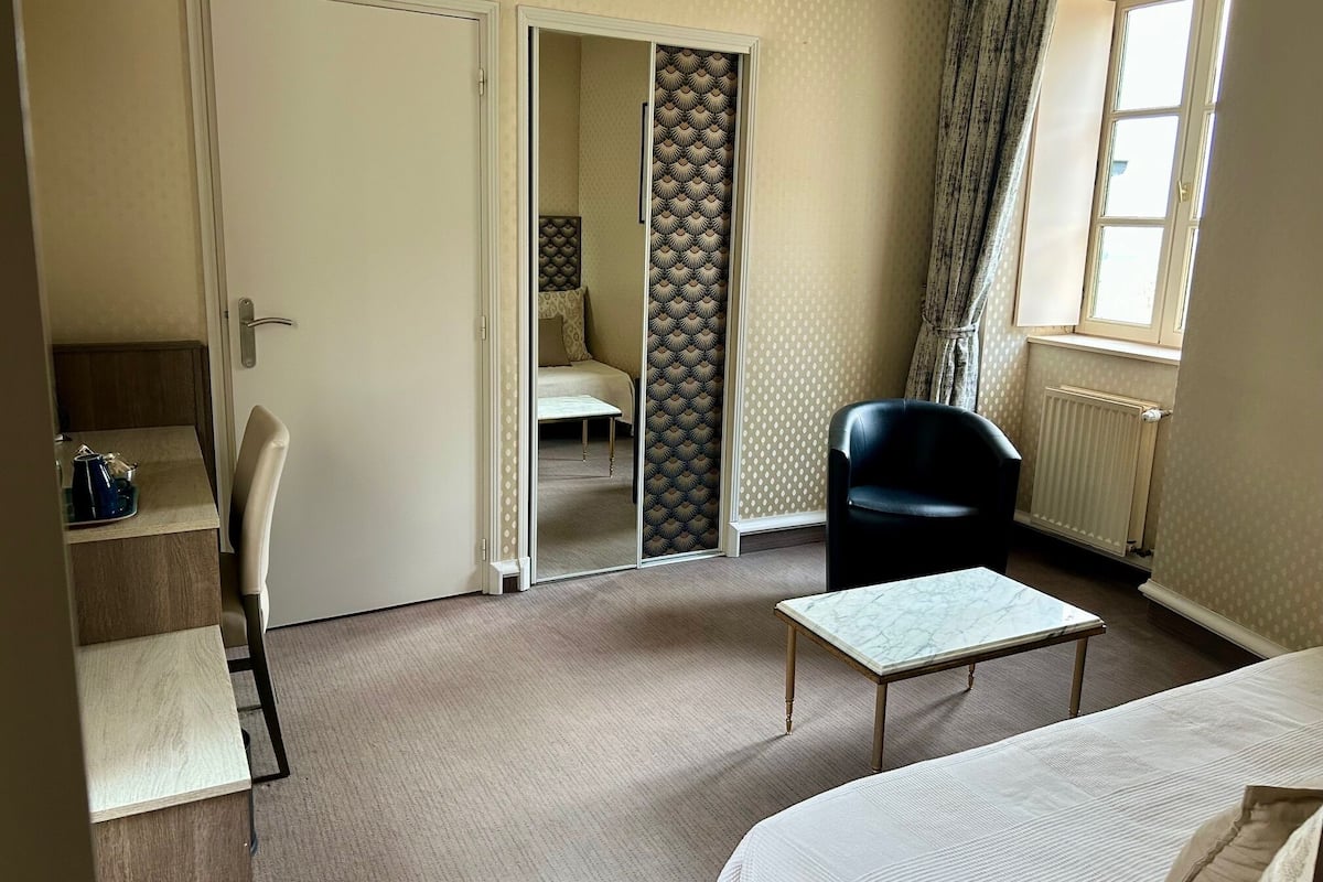 Suite (Salon) | Individually decorated, blackout drapes, soundproofing