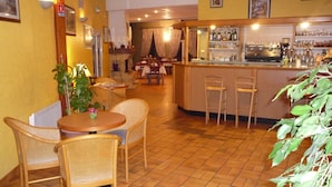 Bar (on property) - Hôtel d'Occitanie (Pont-du-Casse)