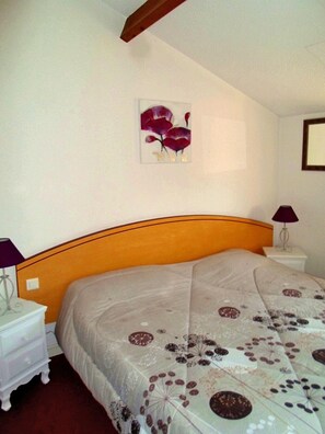 Double Room | Premium bedding, in-room safe, individually decorated - Hôtel d'Occitanie (Pont-du-Casse)