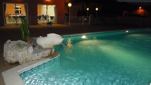 Outdoor pool - Hôtel d'Occitanie (Pont-du-Casse)