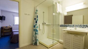 Basic Single Room, Private Bathroom (Douche) | Bathroom | Towels, soap, shampoo, toilet paper