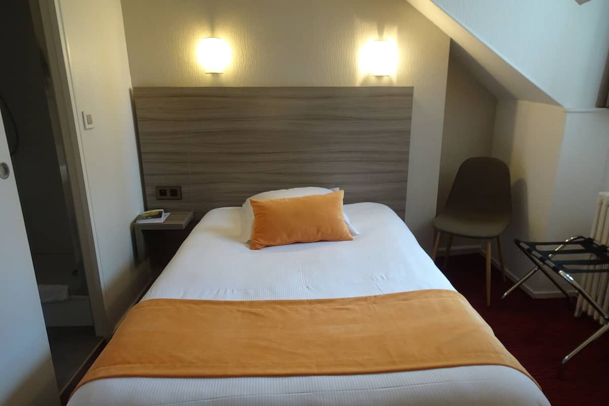 Comfort Single Room, 1 Large Twin Bed | Premium bedding, desk, laptop workspace, soundproofing