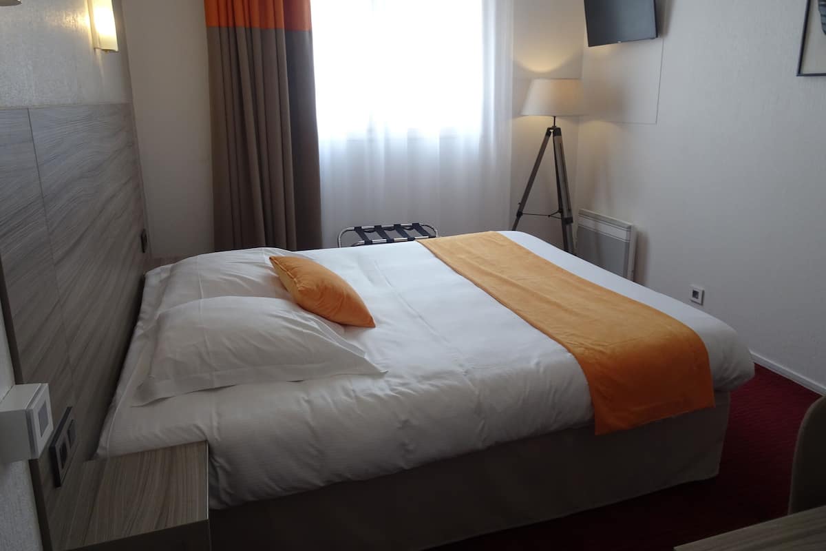 Premium bedding, desk, laptop workspace, soundproofing