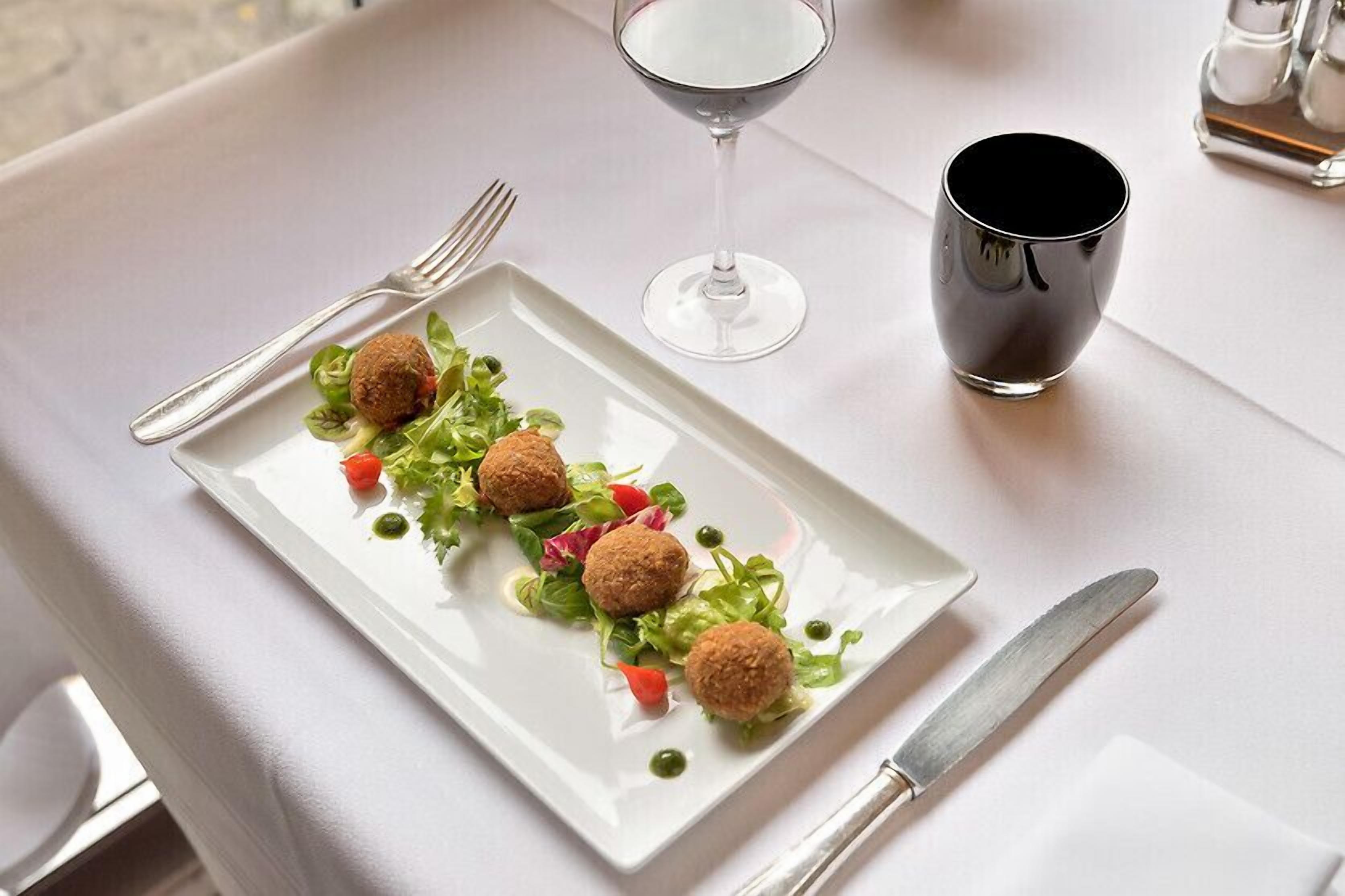 lunch and dinner served, french cuisine