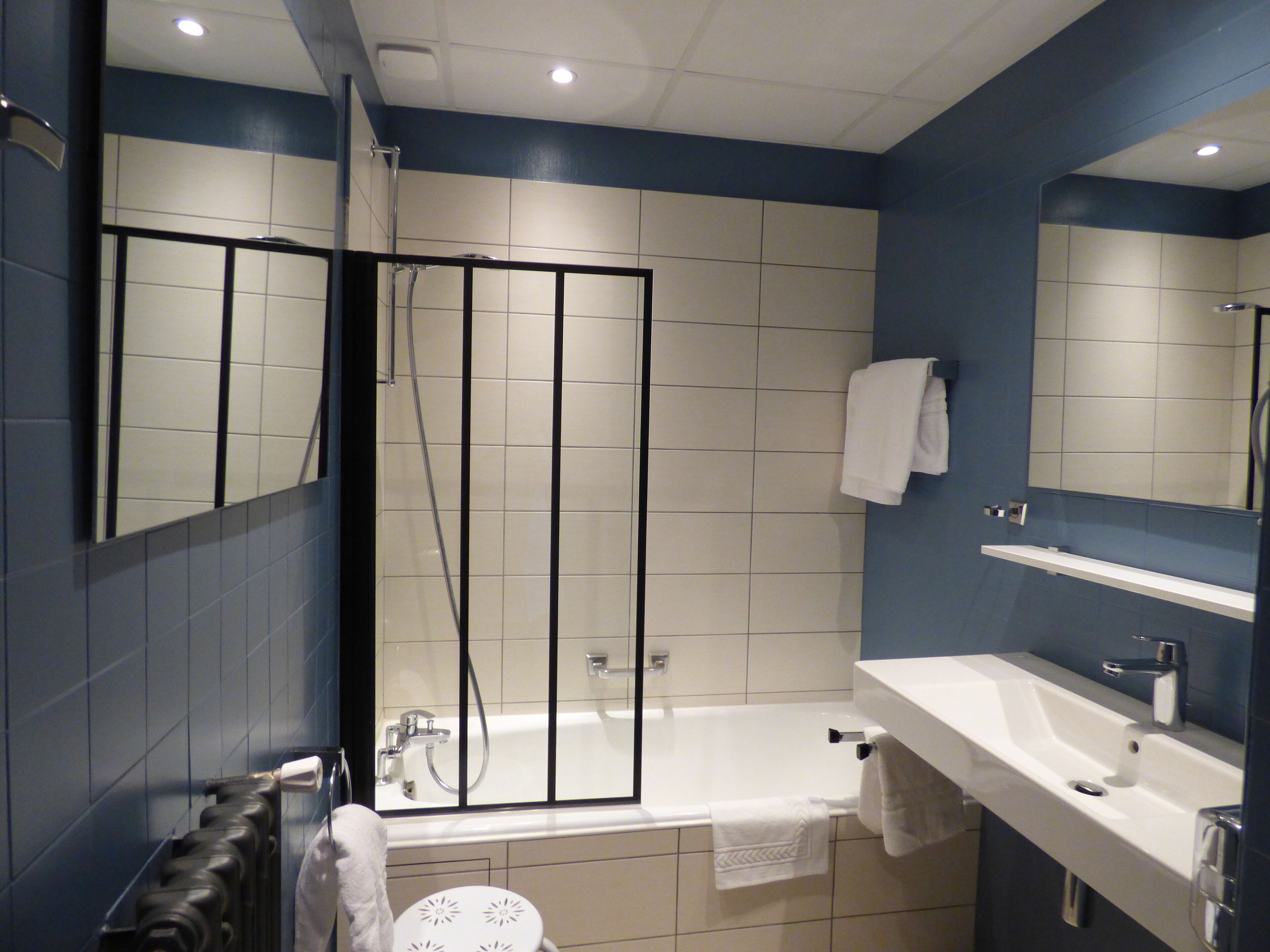 comfort double room | bathroom | free toiletries, hair dryer, towels