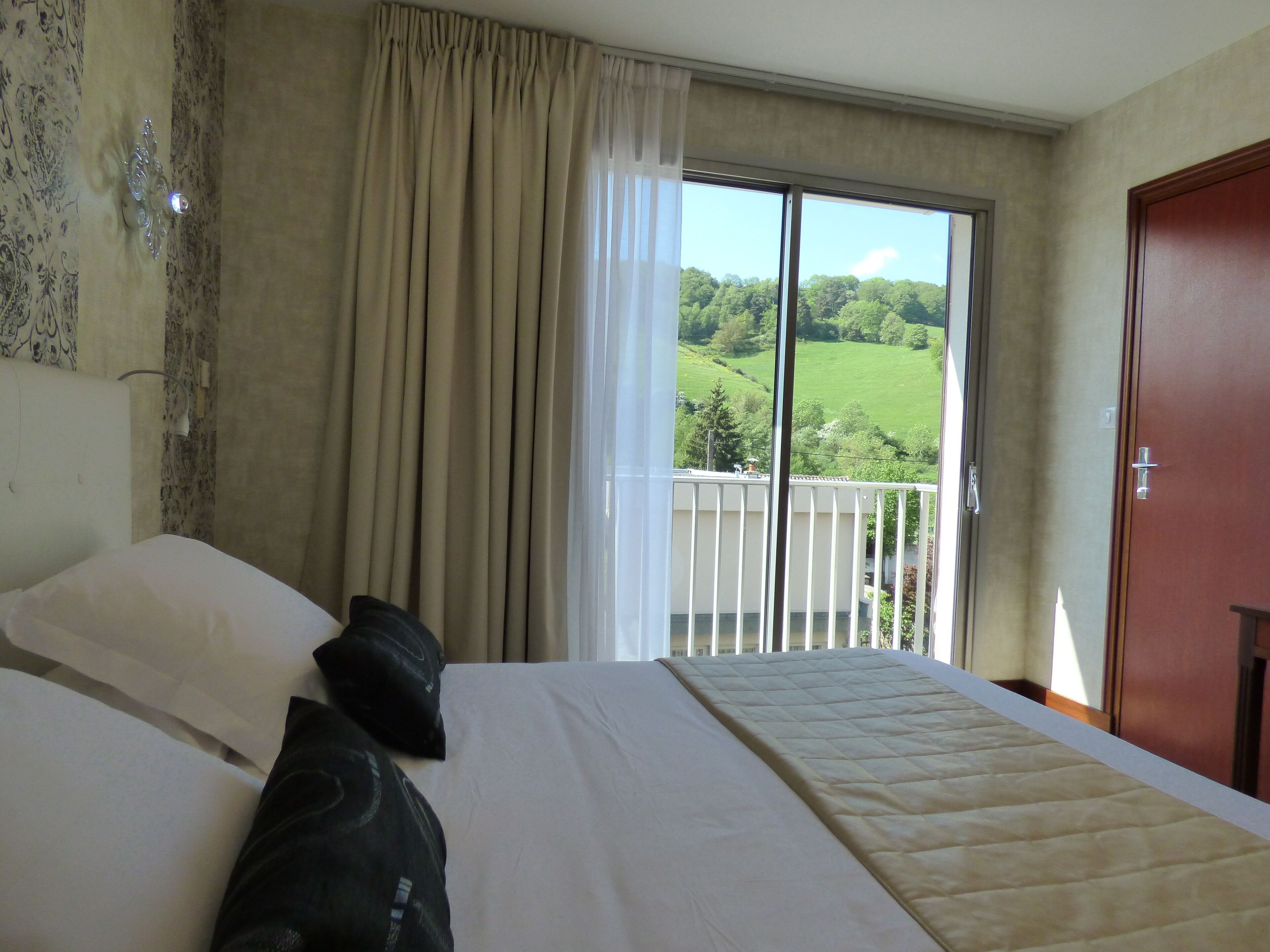 comfort double room | desk, soundproofing, free cots/infant beds, free wifi