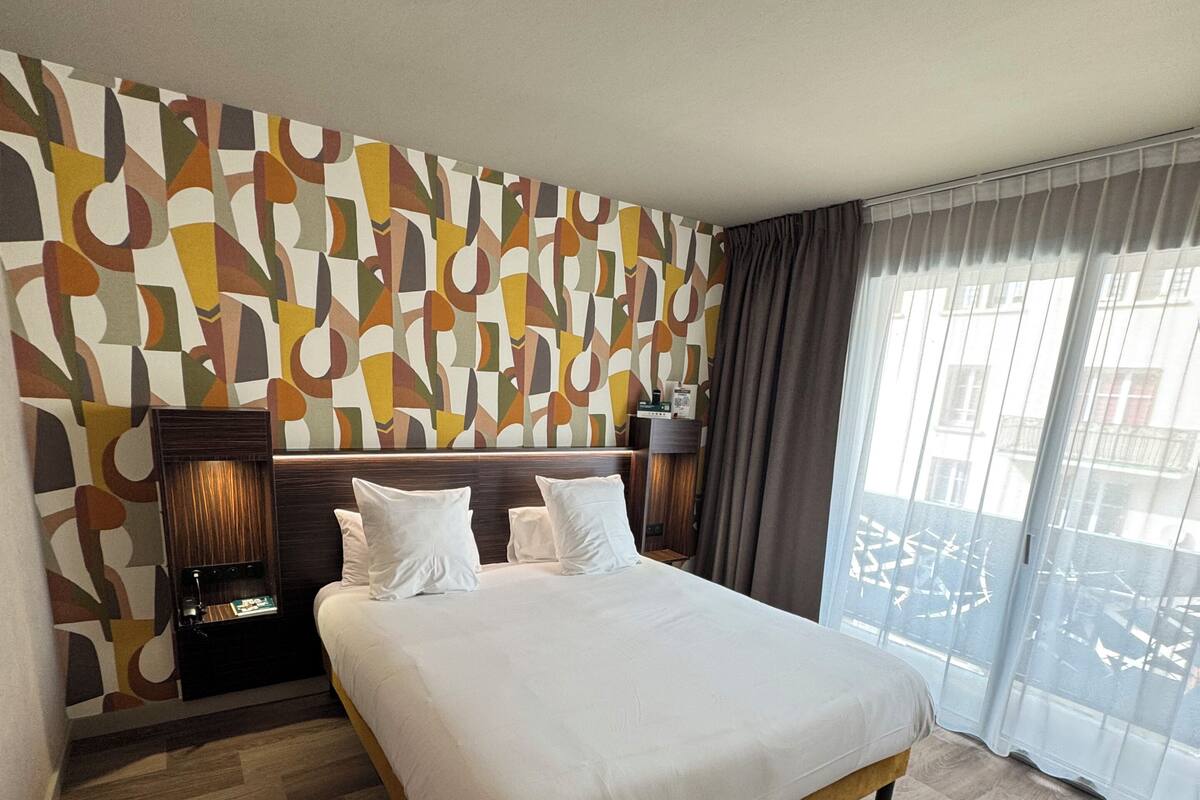 Comfort Double Room | Desk, soundproofing, cribs (free), WiFi (free)