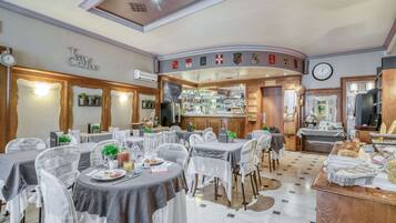 Daily buffet breakfast (EUR 15 per person)