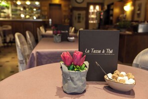 Lobby lounge - Brit Hotel Bristol Montbéliard (Montbeliard)