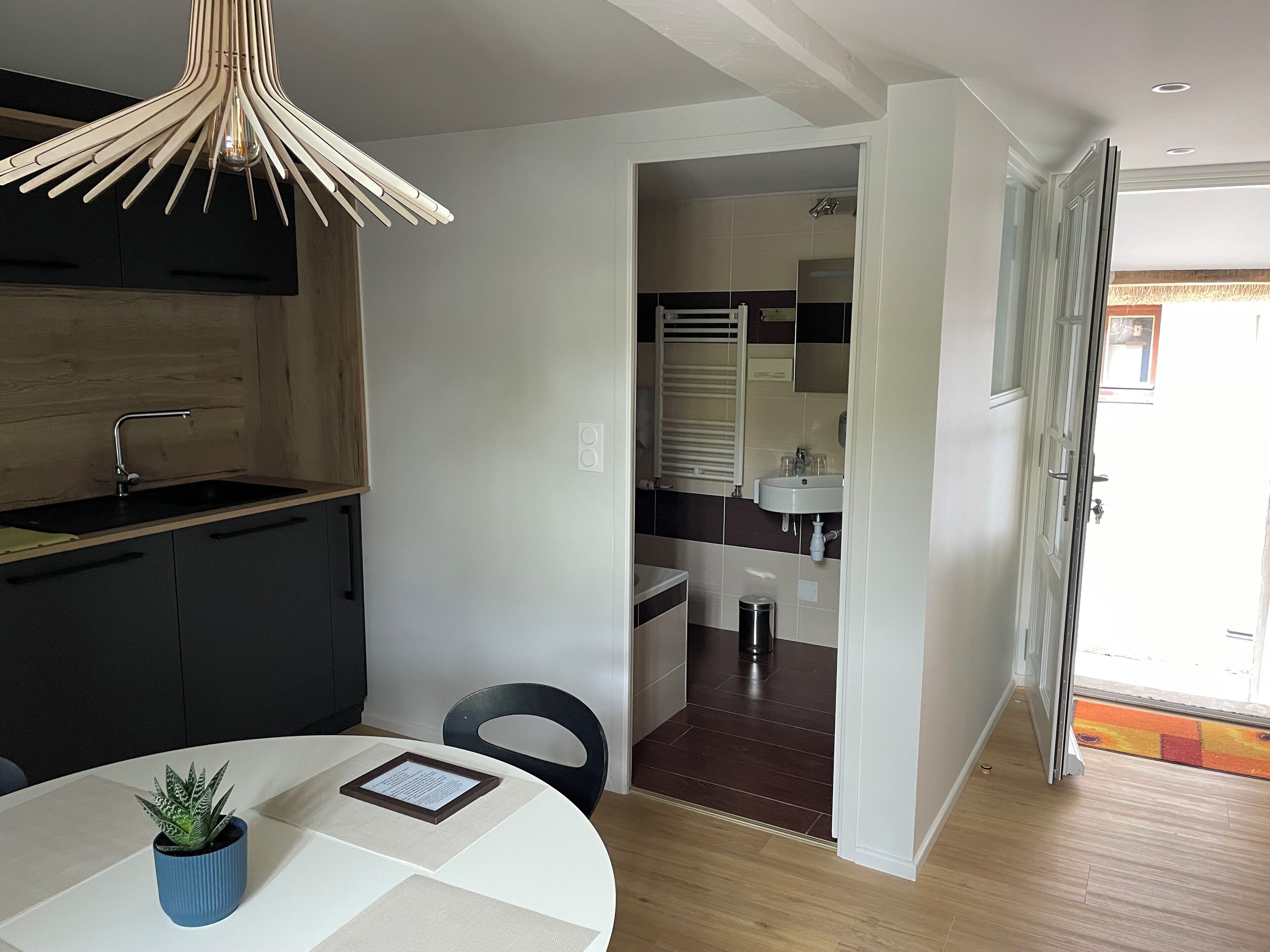comfort studio suite (chaumière) | in-room safe, soundproofing, free wifi