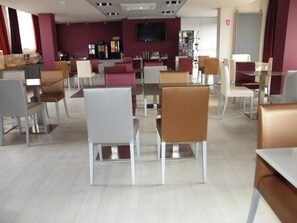 Daily buffet breakfast (EUR 9 per person)