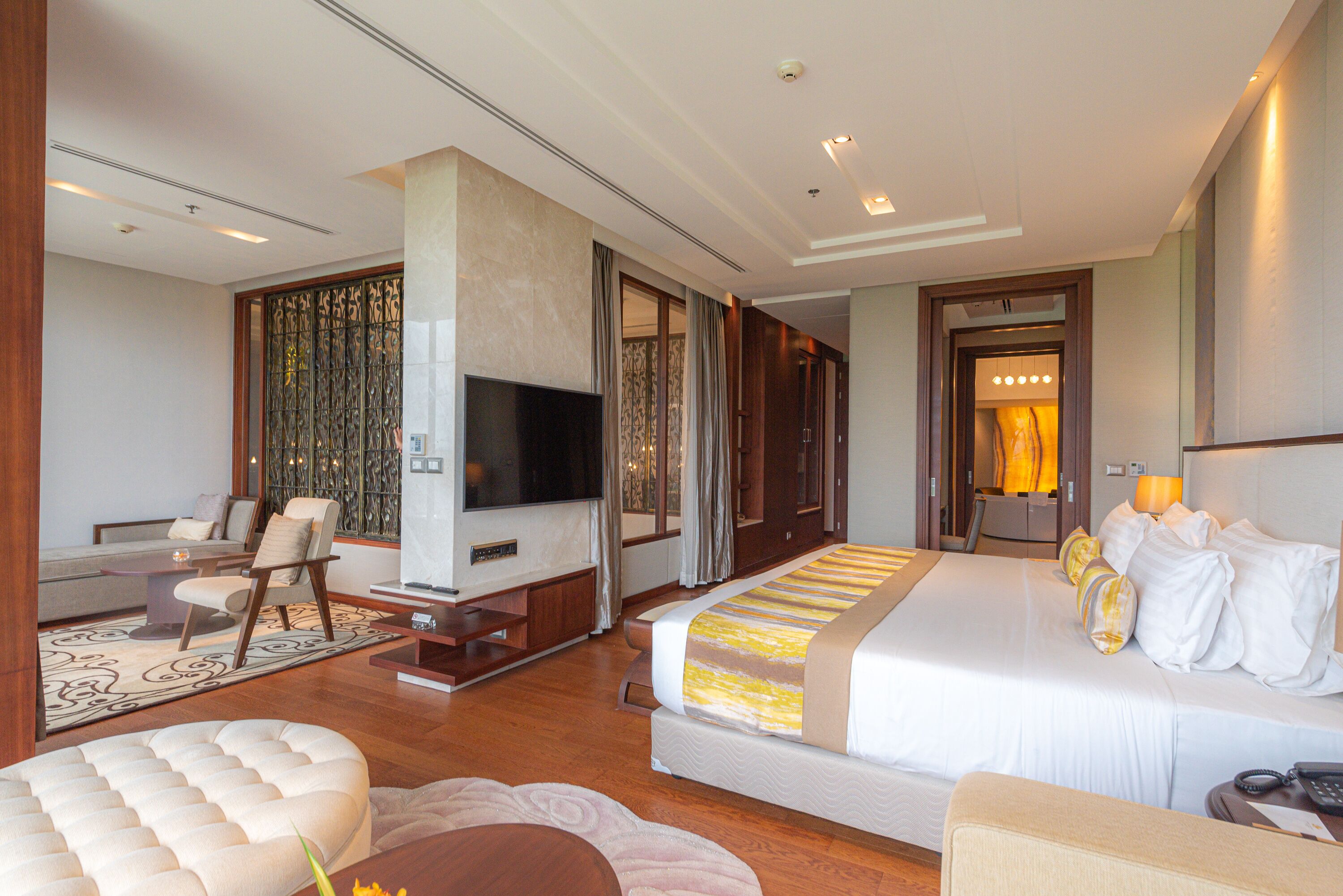Grand Duplex Presidential Suite - Free Suvarnabhumi Airport Transfer | 1 bedroom, minibar, in-room safe, desk