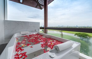 Grand Sky Suite - Free Suvarnabhumi Airport Transfer | Terrasse/Patio