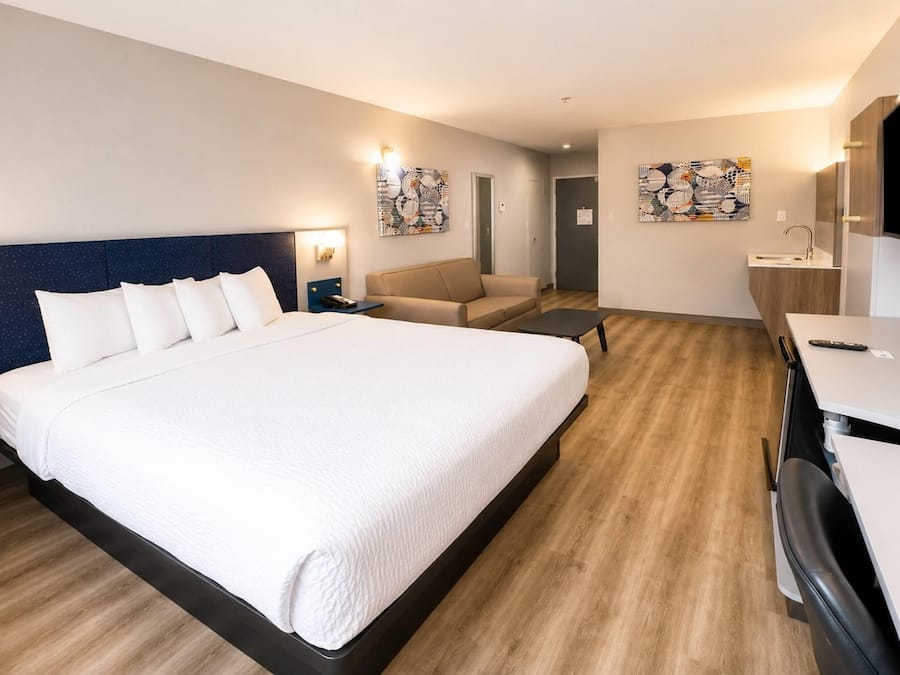 Suite, 1 King-Bett, Nichtraucher | Schreibtisch, schallisolierte Zimmer, Bügeleisen/Bügelbrett