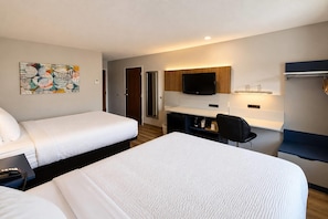 Desk, soundproofing, iron/ironing board, free cots/infant beds - Microtel Inn & Suites by Wyndham Macon (Macon)