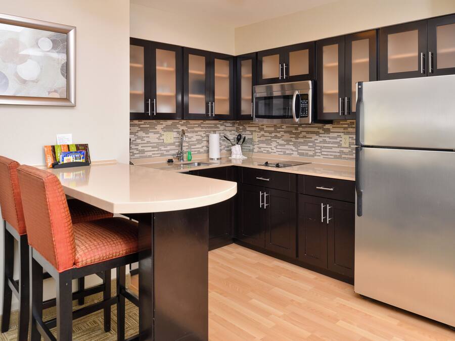 Coffee/tea maker, fridge, microwave, stovetop