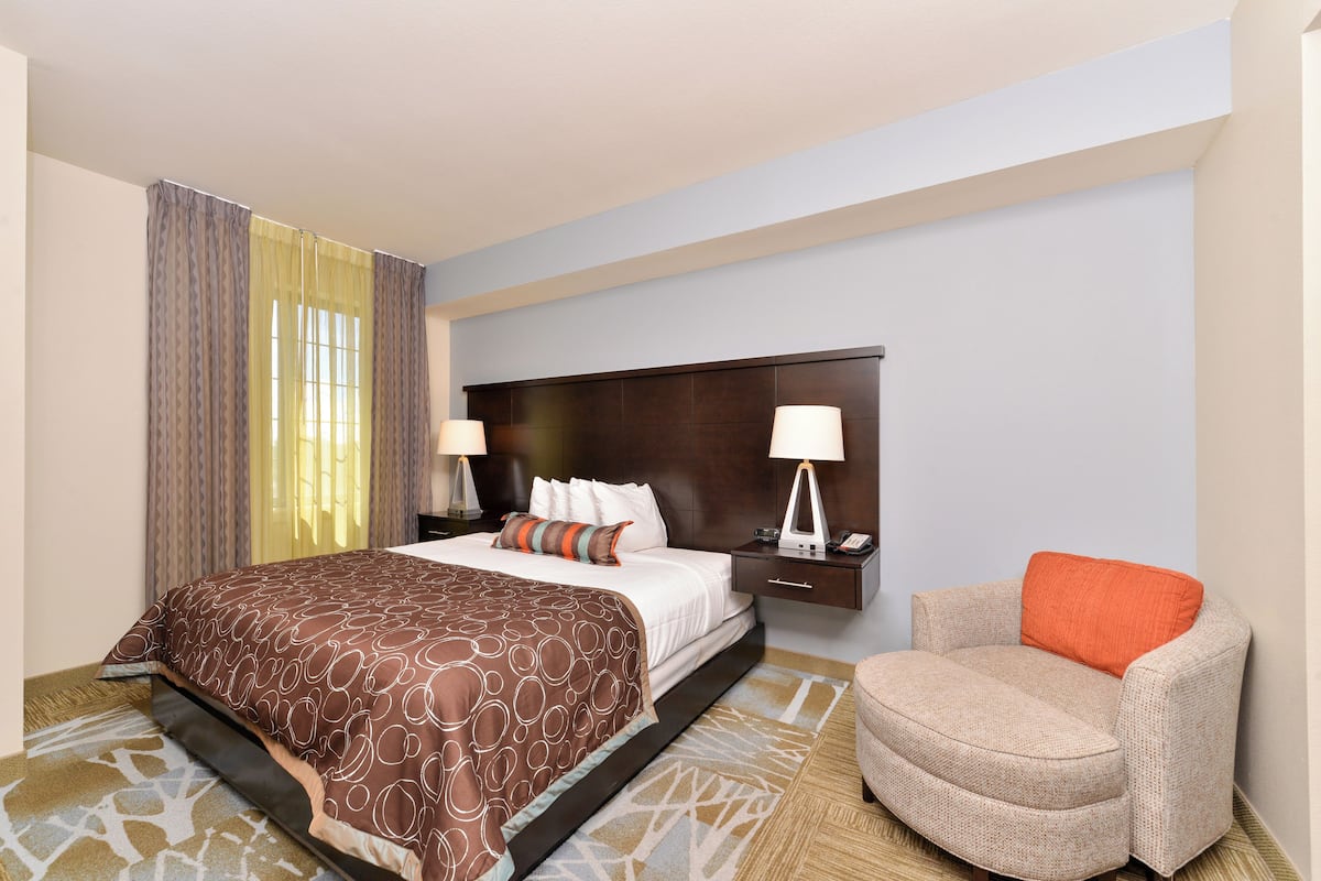 In-room safe, desk, iron/ironing board, free WiFi