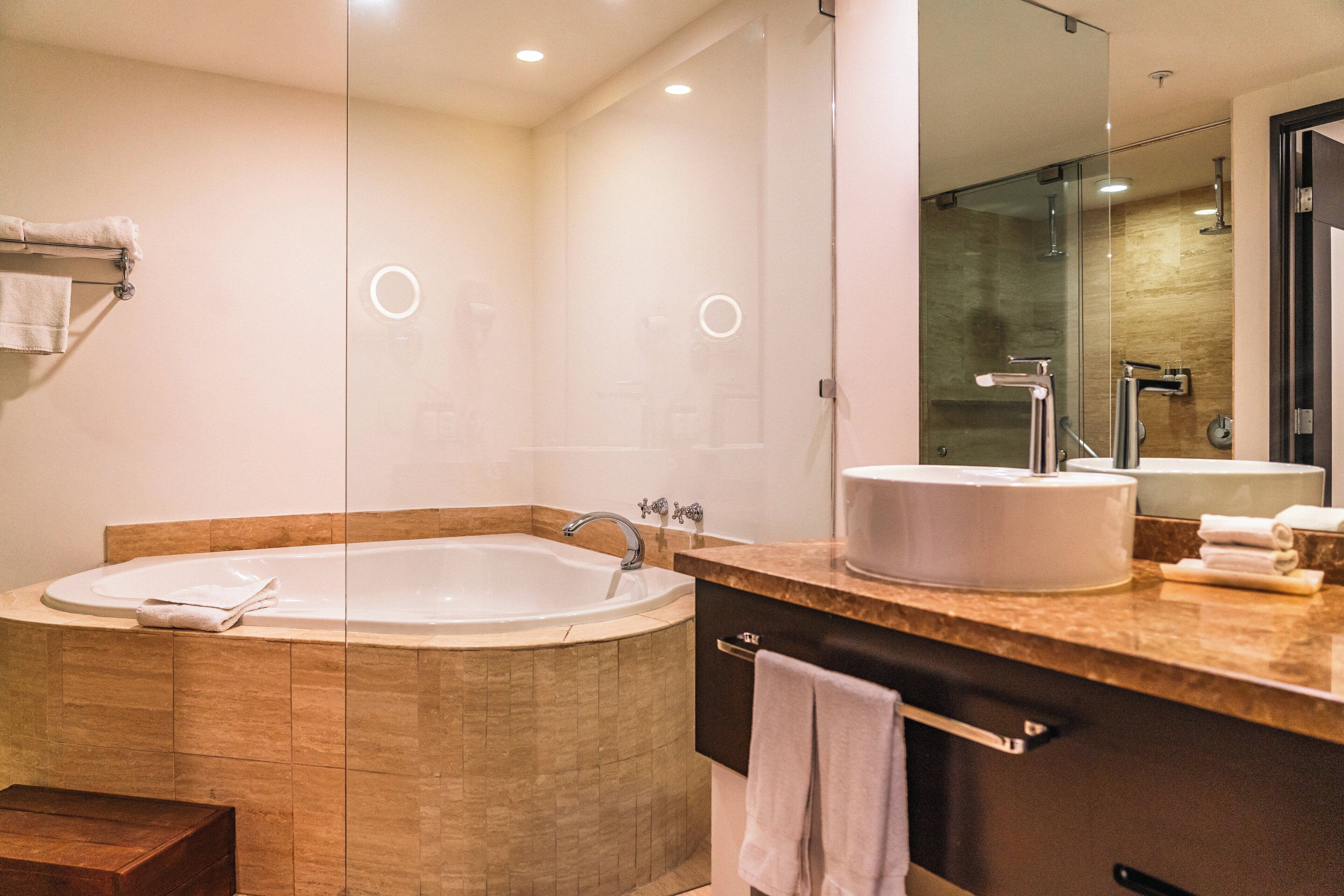 suite, 1 bedroom | down duvets, in-room safe, desk, laptop workspace