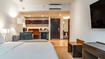 Down duvets, in-room safe, desk, laptop workspace