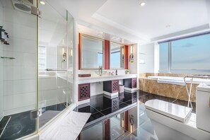 Business Suite | Bathroom | Combined shower/tub, free toiletries, hair dryer, bathrobes