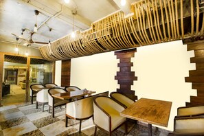 Restaurant - The White Klove (New Delhi)