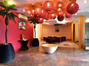 Interior detail - The White Klove (New Delhi)