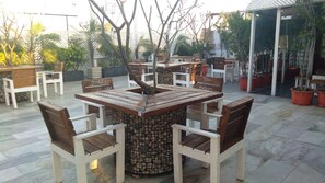 Restaurant - The White Klove (New Delhi)