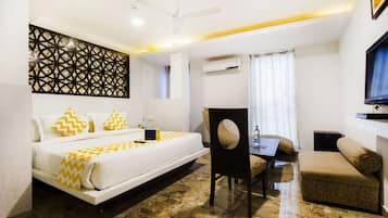 Klove Suite | Living area | LCD TV