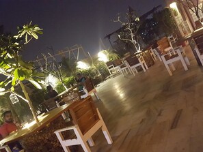 Restaurant - The White Klove (New Delhi)
