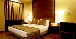 Premium Room | Desk, rollaway beds, free WiFi - The White Klove (New Delhi)