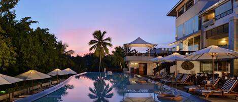 Outdoor pool, sun loungers