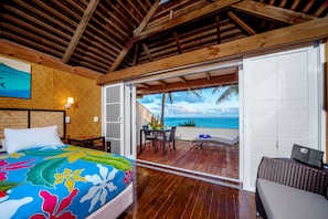 Studio, en front de plage | Coin séjour | Télévision, station d'accueil MP3