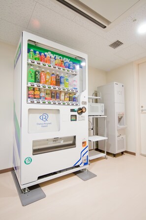 Vending machine - Daiwa Roynet Hotel Osaka Uehonmachi (Osaka)
