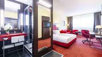 Allergikerbettwaren, Minibar, Zimmersafe, individuell dekoriert