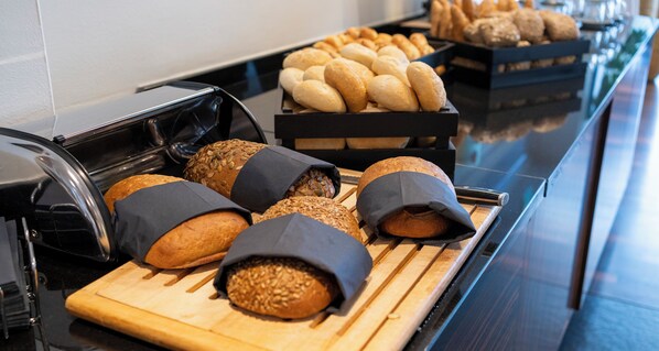Dagelijks ontbijtbuffet (EUR 19.00 per persoon)