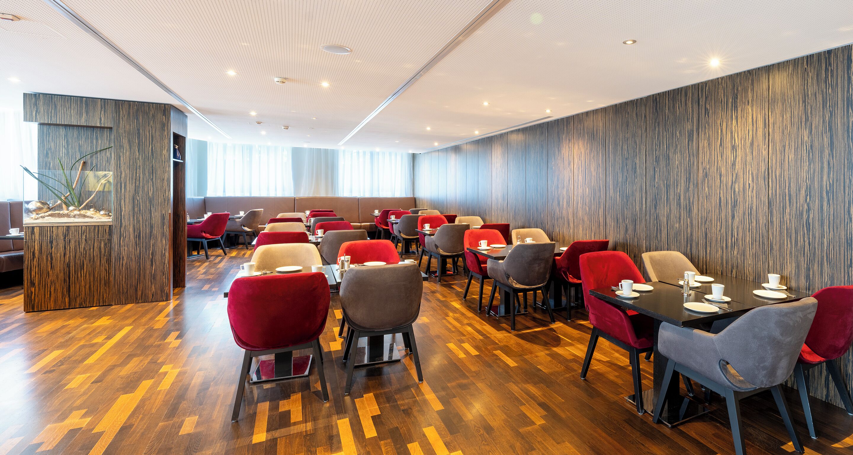 Daily buffet breakfast (EUR 19.00 per person)