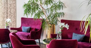 Lobby sitting area - PLAZA Premium Salzburg (Salzburg)