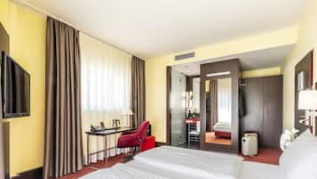 Hypo-allergenic bedding, minibar, in-room safe, individually decorated