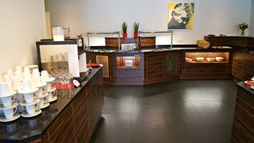 Daily buffet breakfast (EUR 19.00 per person)