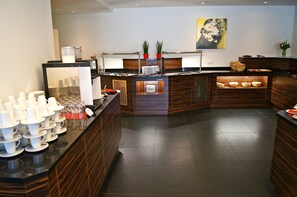 Daily buffet breakfast (EUR 19.00 per person) - Amedia Art Salzburg (Salzburg)