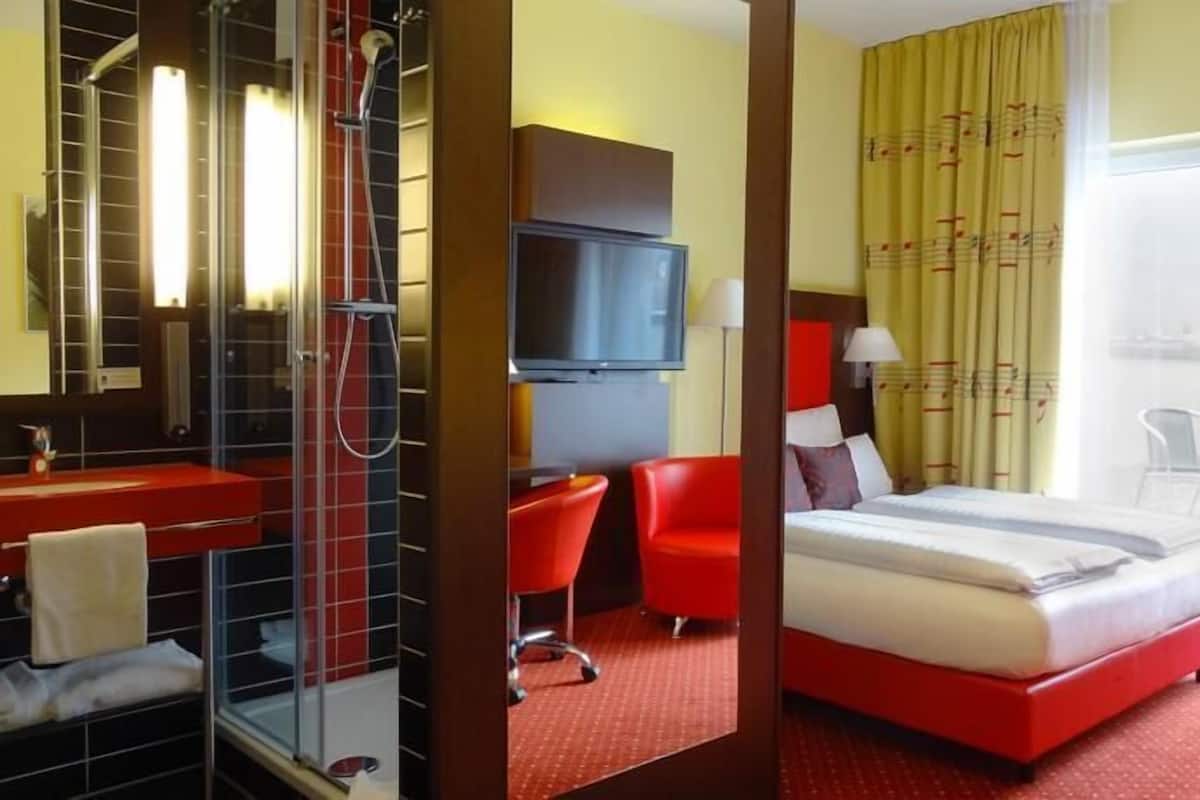 Comfort Room, Multiple Beds