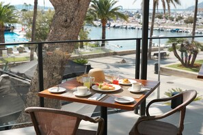 Daily buffet breakfast (EUR 12.60 per person)