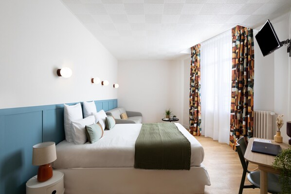 Family Quadruple Room, 2 Double Beds | Desk, laptop workspace, blackout drapes, iron/ironing board - Hôtel Suzane (Angers)