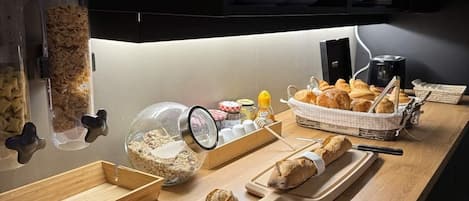 Päivittäinen buffetaamiainen (7.35 EUR per henkilö)