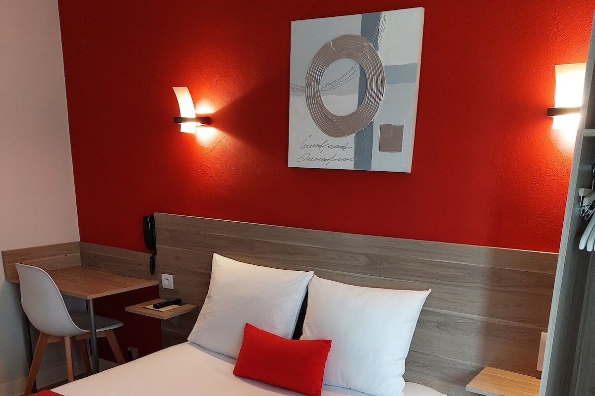 Down comforters, desk, free WiFi, bed sheets