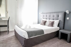 Down comforters, free WiFi, bed sheets - Cit'Hôtel l'Europe (Cholet)