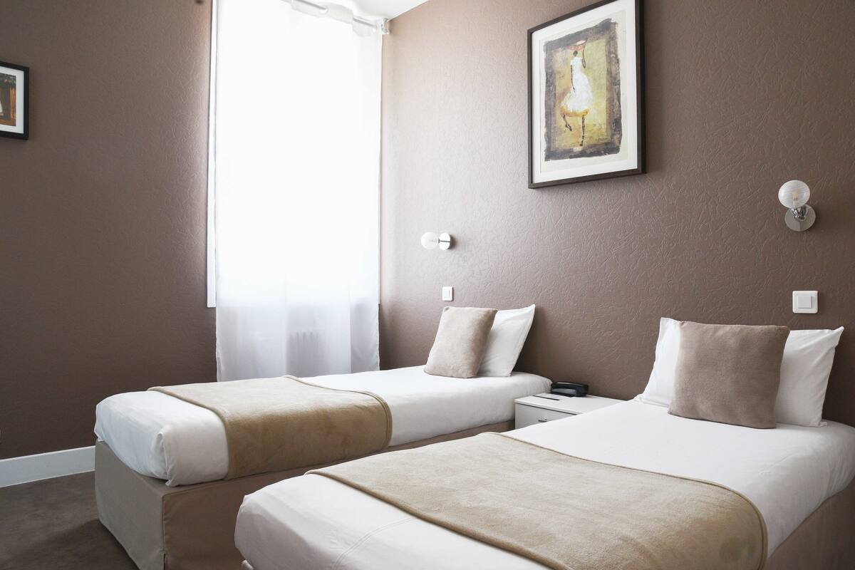 Twin Room | Down comforters, WiFi (free), bed sheets