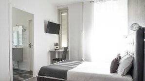 Down duvets, free WiFi, bed sheets - Cit'Hôtel l'Europe (Cholet)